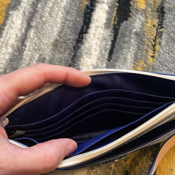 Fun large wristlet - Picture 5 of 5